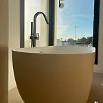 Ultra-modern 5-bed Luxury With Private Pool & Cinema 13 Min To *