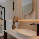 Ultra-modern 5-bed Luxury With Private Pool & Cinema 13 Min To