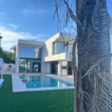 Ultra-modern 5-bed Luxury With Private Pool & Cinema 13 Min To * Alicante