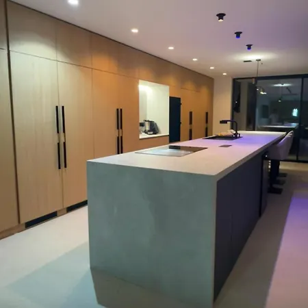 Horská chata Ultra-modern 5-bed Luxury With Private Pool & Cinema 13 Min To *