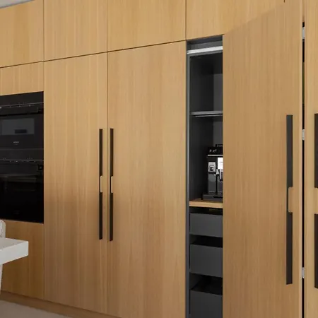 Ultra-modern 5-bed Luxury With Private Pool & Cinema 13 Min To *