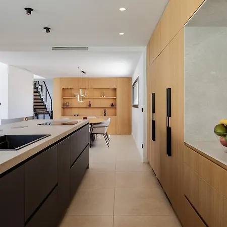 Ultra-modern 5-bed Luxury With Private Pool & Cinema 13 Min To *