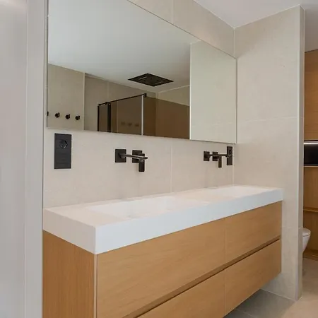 Ultra-modern 5-bed Luxury With Private Pool & Cinema 13 Min To Horská chata *