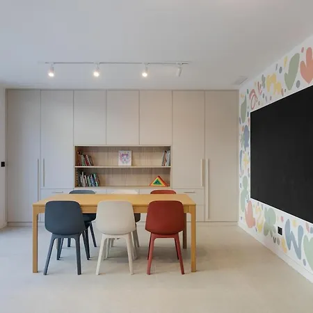 Ultra-modern 5-bed Luxury With Private Pool & Cinema 13 Min To