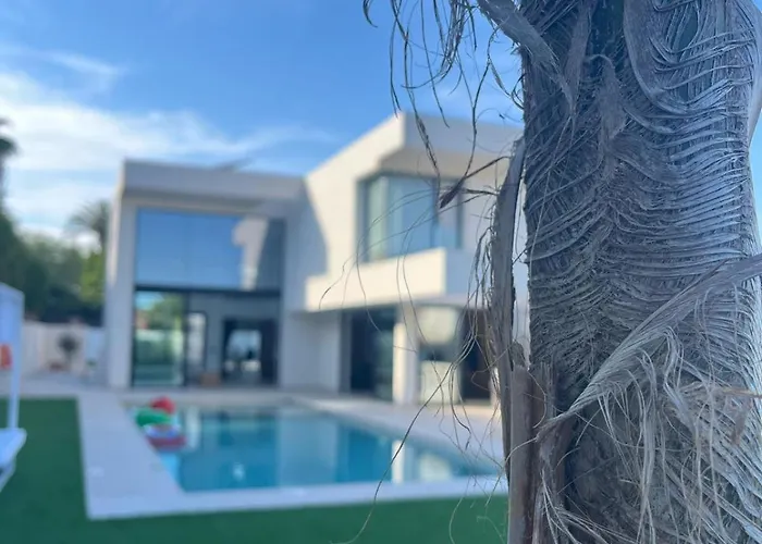 Ultra-modern 5-bed Luxury With Private Pool & Cinema 13 Min To * Alicante