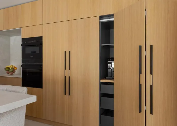 Ultra-modern 5-bed Luxury With Private Pool & Cinema 13 Min To *