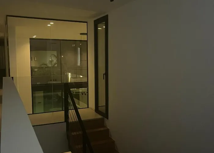 Ultra-modern 5-bed Luxury With Private Pool & Cinema 13 Min To *